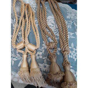 4 Vintage Curtain Tie Backs  Beige Tasseled Very Nice Preowned Condition